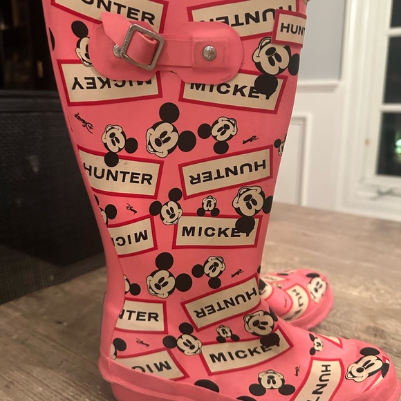 Hunter Pink Mickey Mouse Patterned Boots. Disney Collaborated - Picture 3 of 7